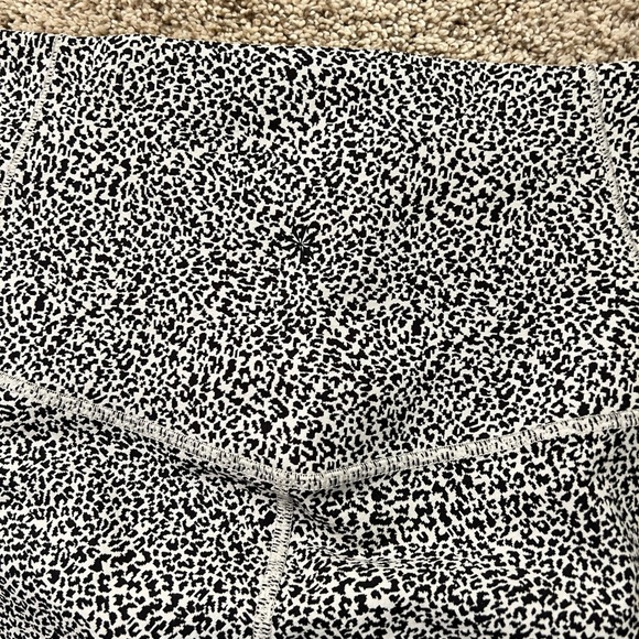 Athleta Salutation Stash II Textured crop black and white 1X - Picture 6 of 8